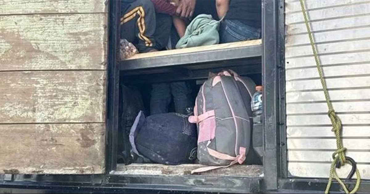 El chofer abandonó el camión y dejó el motor en marcha para huir del lugar