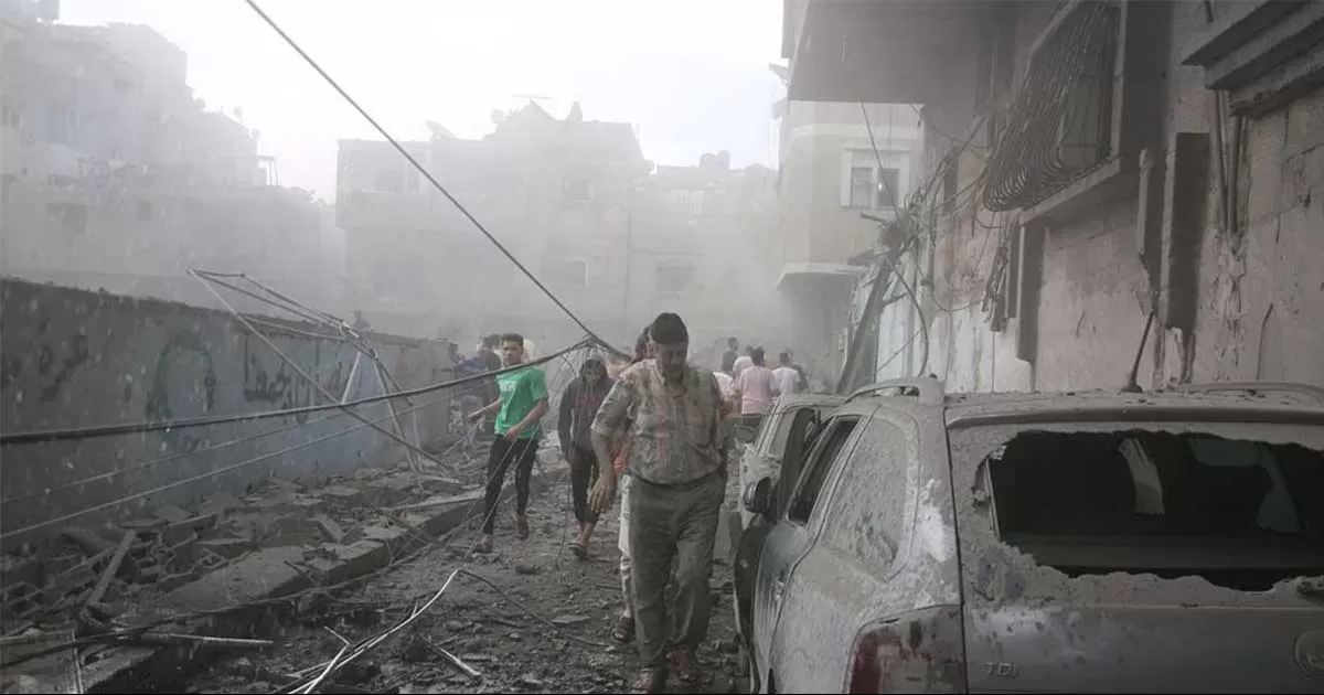 Reportan al menos 18 palestinos muertos por bombardeo israelí contra una Iglesia en Gaza