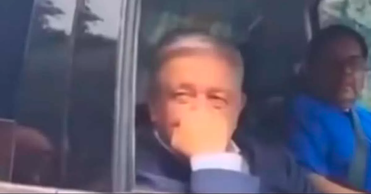 El convoy que encabezaba el presidente de México a la ciudad de Acapulco, en el sur del país, se quedó detenido.