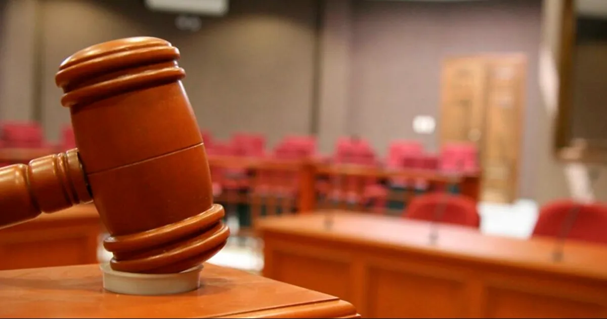 La mujer no tiene abogado y quienes la asesoran en el Centro le explicaron que el procedimiento es que una vez iniciada la audiencia, no puede entrar, aún si fue error de alguien más.