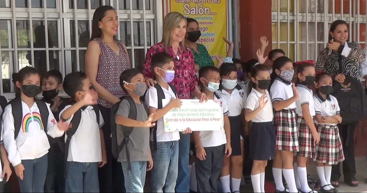 Municipio cerrará el año con casi 100 escuelas beneficiadas en "Peso a Peso"