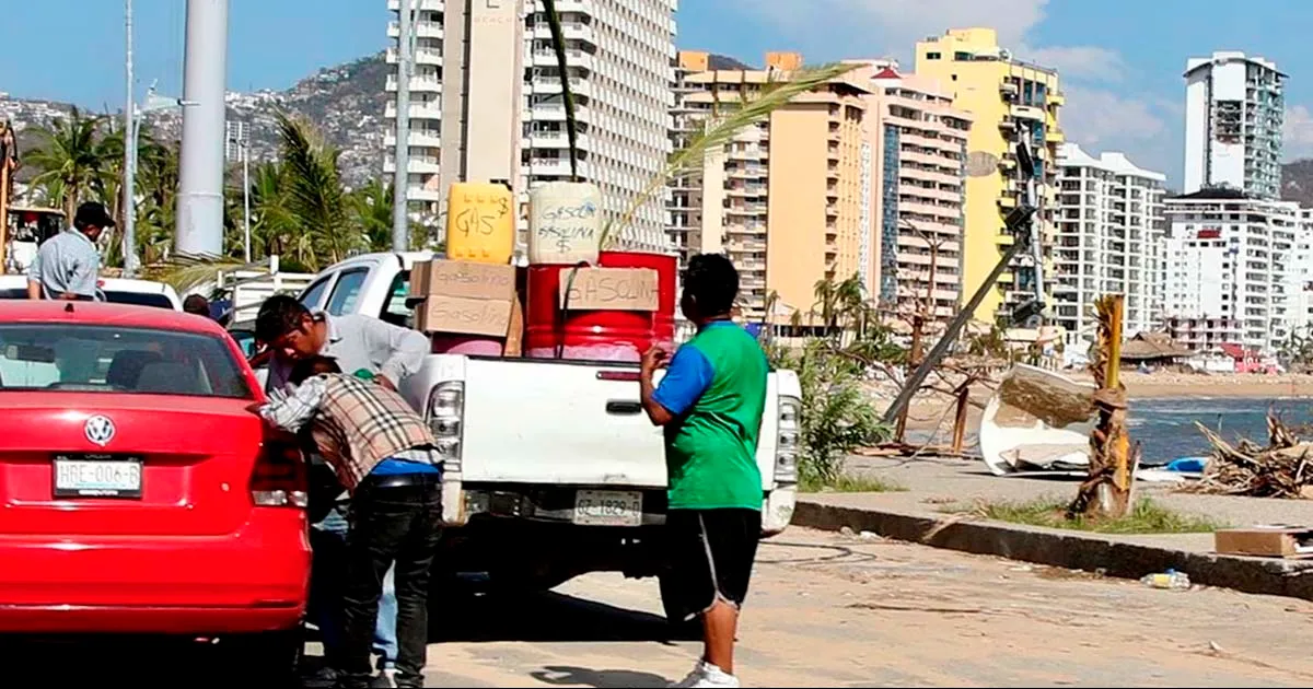 Venden litro de huachicol a $40 en costera de Acapulco