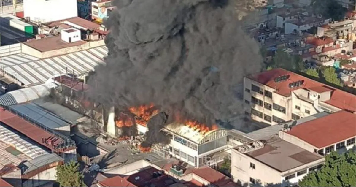Se incendia bodega en el centro de la Ciudad de México