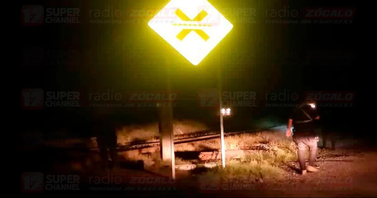 De acuerdo a las autoridades la persona fue atropellada cerca de las vías férreas y el reporte lo recibieron las autoridades a las 20:12 horas, a C-4, en el sentido de que habían atropellado a un masculino a la altura del km 137.