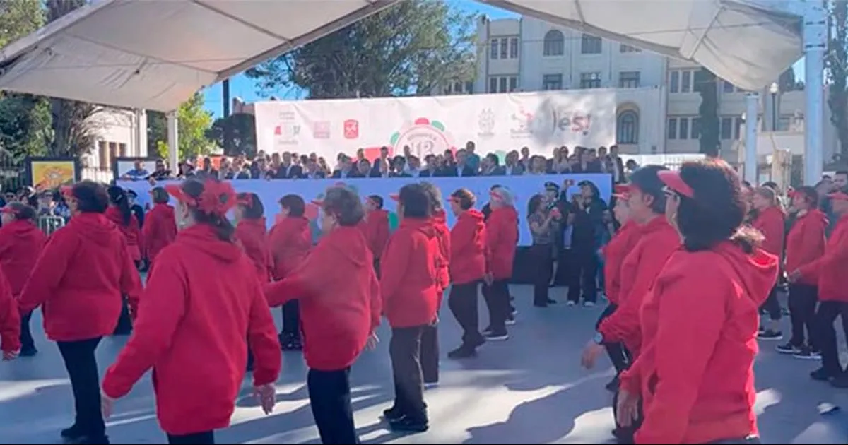 Desfilan saltillenses por el 113 aniversario de la Revolución Mexicana