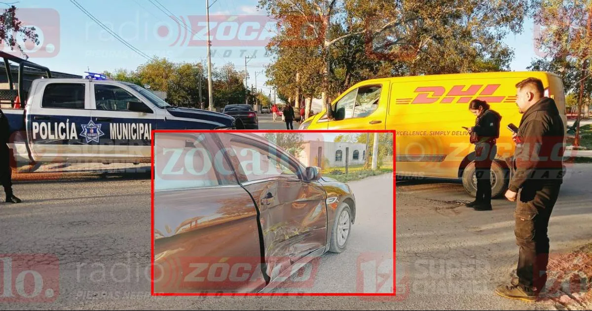 Una camioneta Van de DHL no se percató del alto que tenía que realizar, por lo cual impactó contra otro vehículo