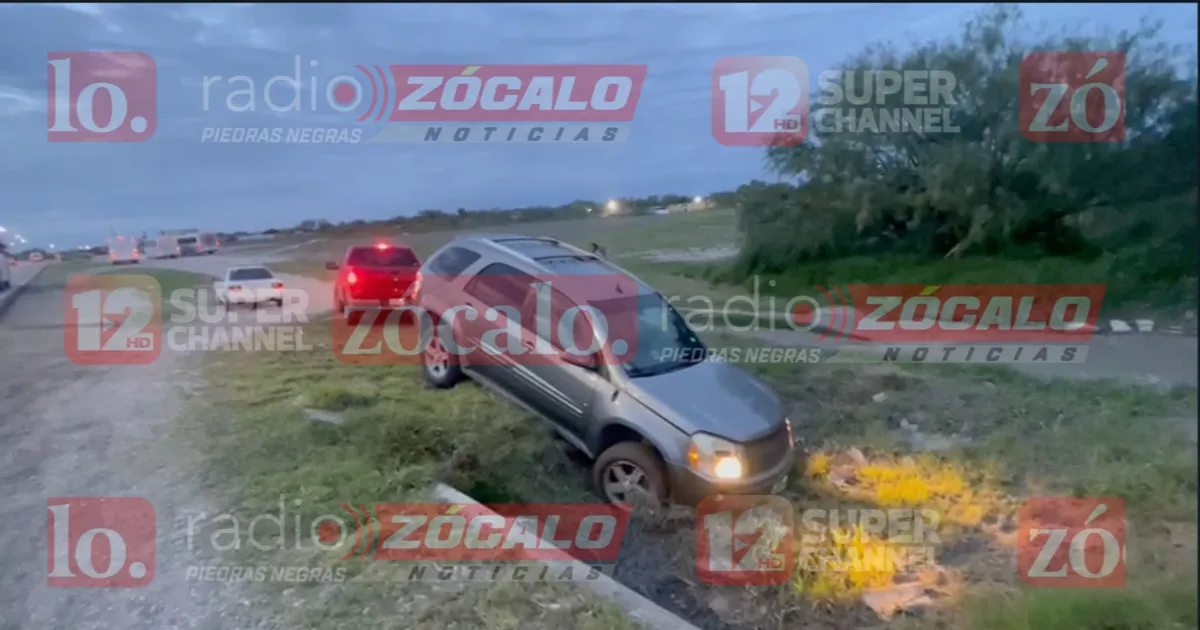 Una mujer que se dirigía a la ciudad de Eagle Pass, se metió en contra y se metió por un camino de terracería para acortar distancia y avanzar más rápido, pero no alcanzó a ver que más adelante había un vado