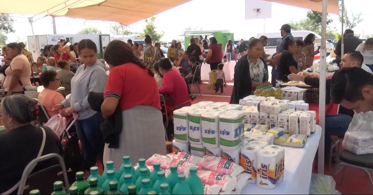 Llevan directamente a las colonias productos de la canasta básica y servicios municipales