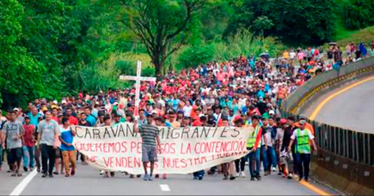Caravana migrante atraviesa Veracruz en su camino a Estados Unidos