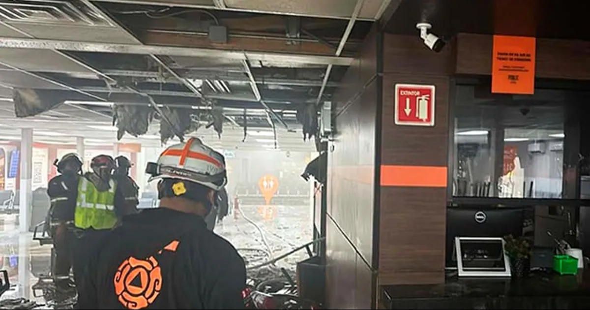 Se registra incendio en el Aeropuerto Internacional de Monterrey, desalojan a 160 personas