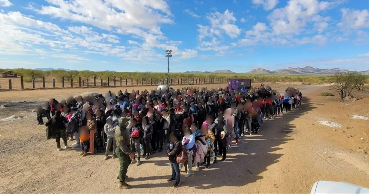 El gobernador de Sonora, Alfonso Durazo, pide reabrir el cruce fronterizo y atender el problema.