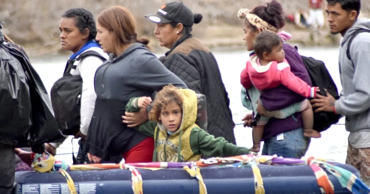 La pobreza y la inseguridad que viven en sus países obliga a miles a arriesgar sus vidas... y las de sus hijos