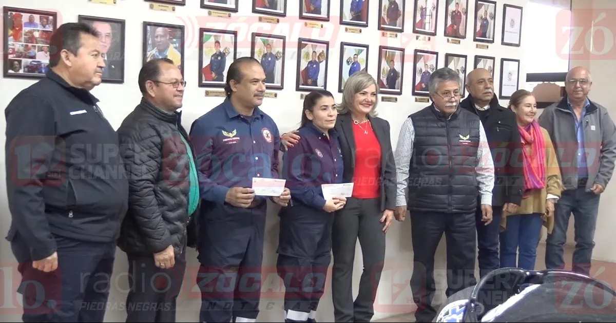 Los elementos de socorro recibieron reconocimiento y estímulo económico de manos de la alcaldesa.