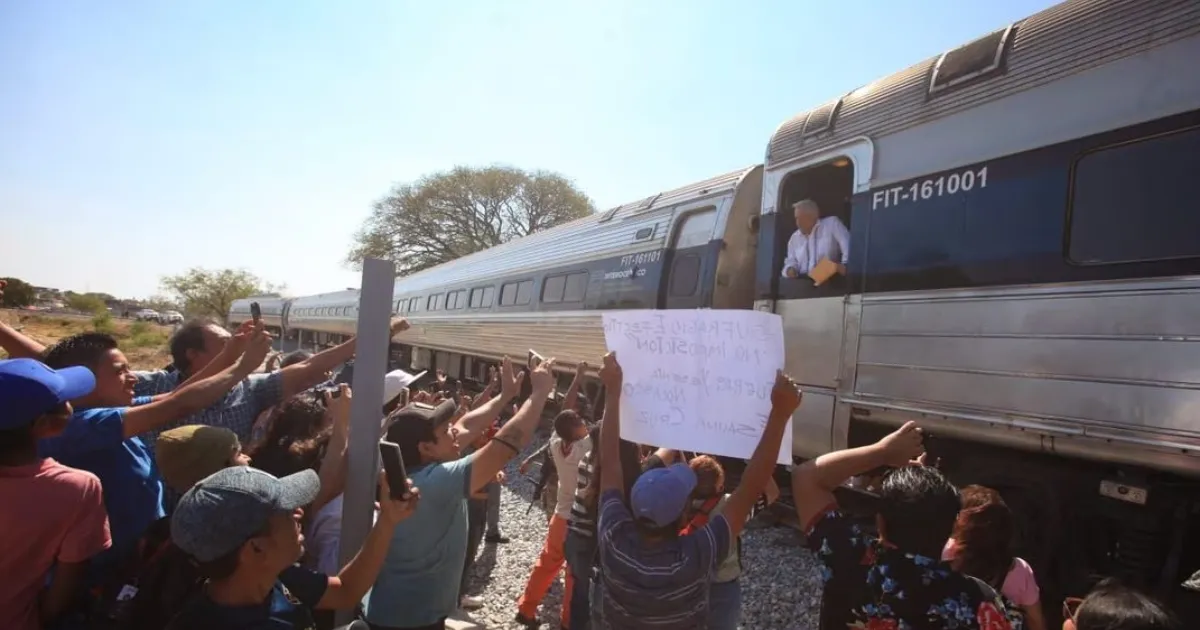 Arranca Tren Interoceánico; AMLO corta listón inaugural