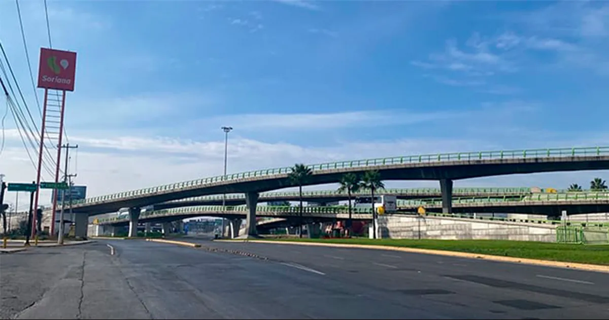 Amanece Saltillo casi desierto; bulevares y estacionamientos lucen vacíos