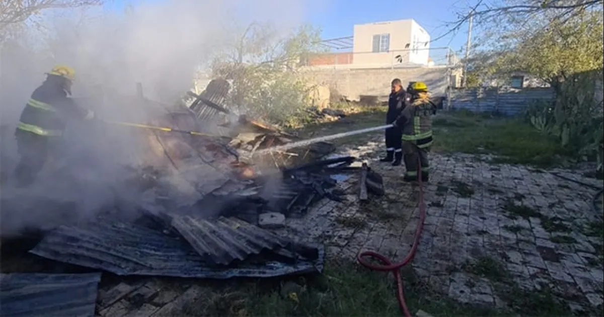 Atienden bomberos de Piedras Negras incendio en sector El Cenizo