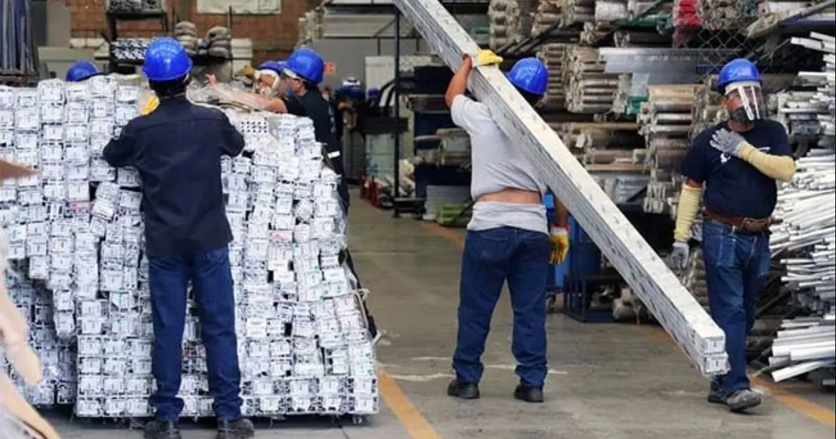 Persiste déficit de 15 mil puestos en la Sureste; traerán obreros de Oaxaca