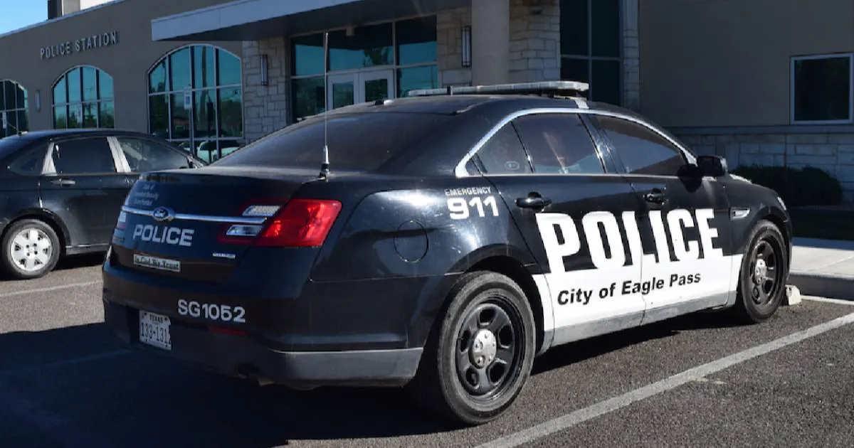 Policía de Eagle Pass entrega 9 infracciones de tránsito a Fiscalía de Maverick