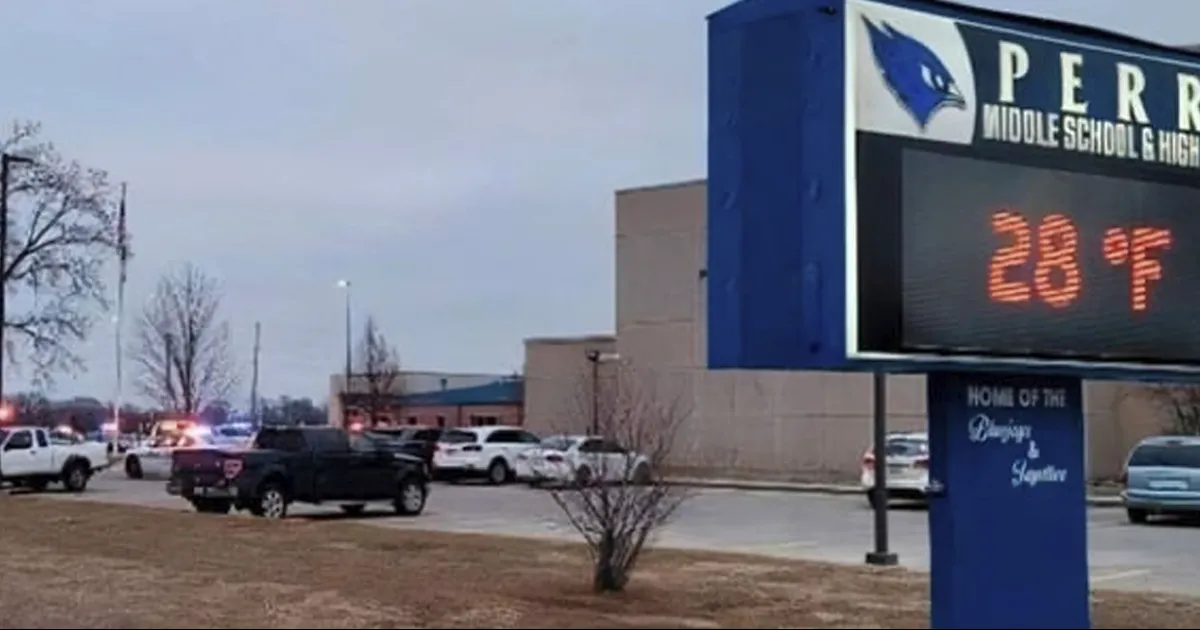 El tiroteo fue durante en el inicio de clases tras terminarse el periodo de vacaciones; elementos están en la zona.