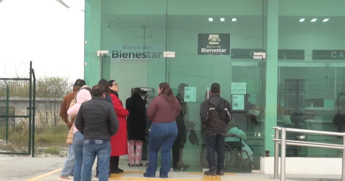 Debido a que la mayor parte de los adultos mayores no saben retirar dinero del cajero o tienen dudas, los Servidores de la Nación los apoyan para retirar el efectivo