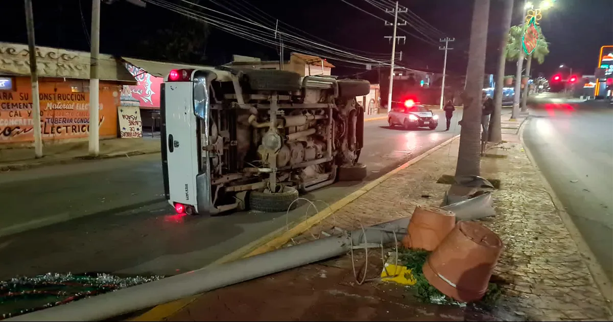 Grave jovencita al volcar unidad en la que viajaban en la 28 de Junio