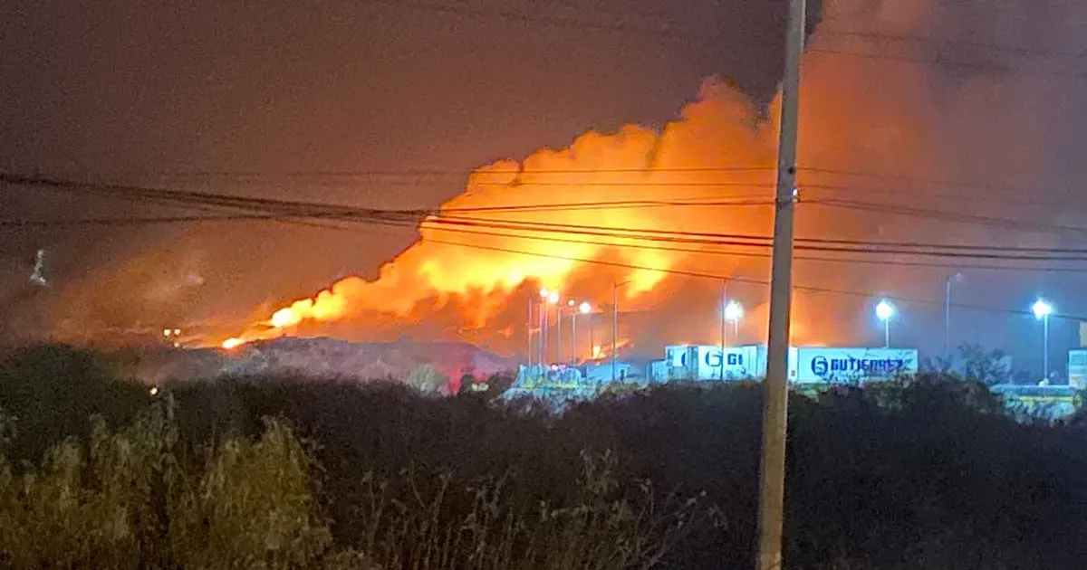 Se incendia basurero de Nueva Rosita por fuertes vientos