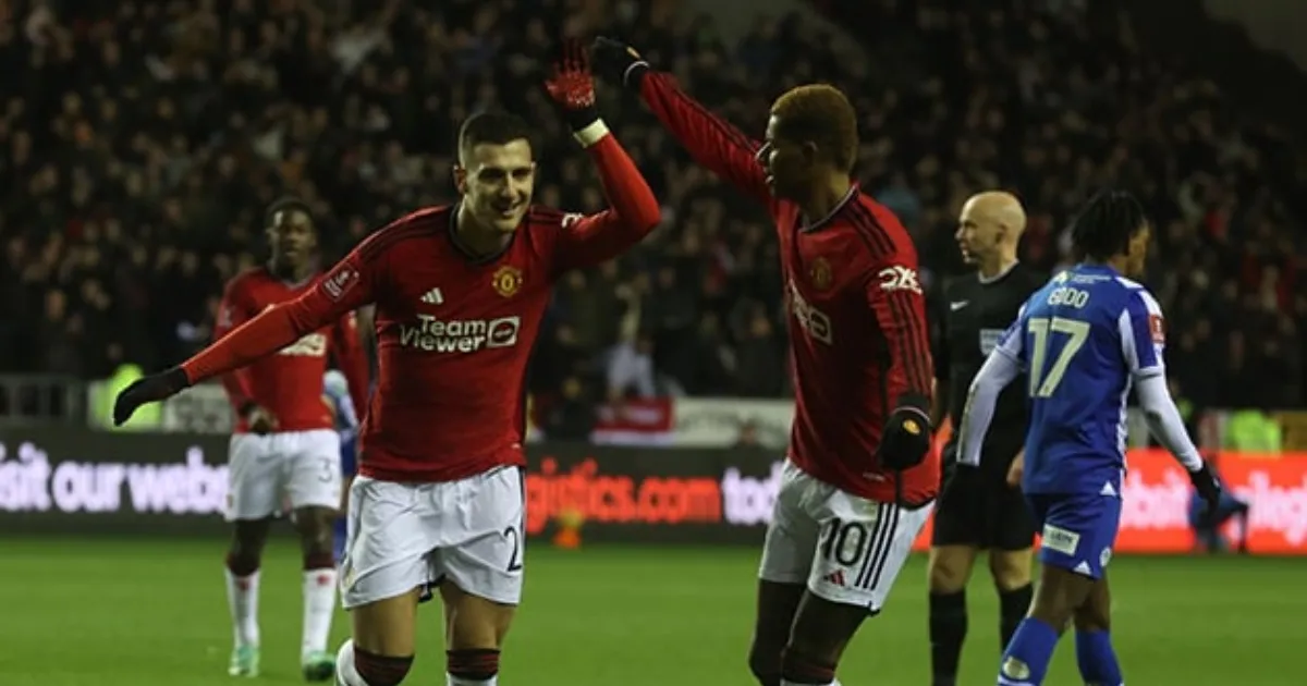 Avanza ManU de ronda en la FA Cup; sigue imparable