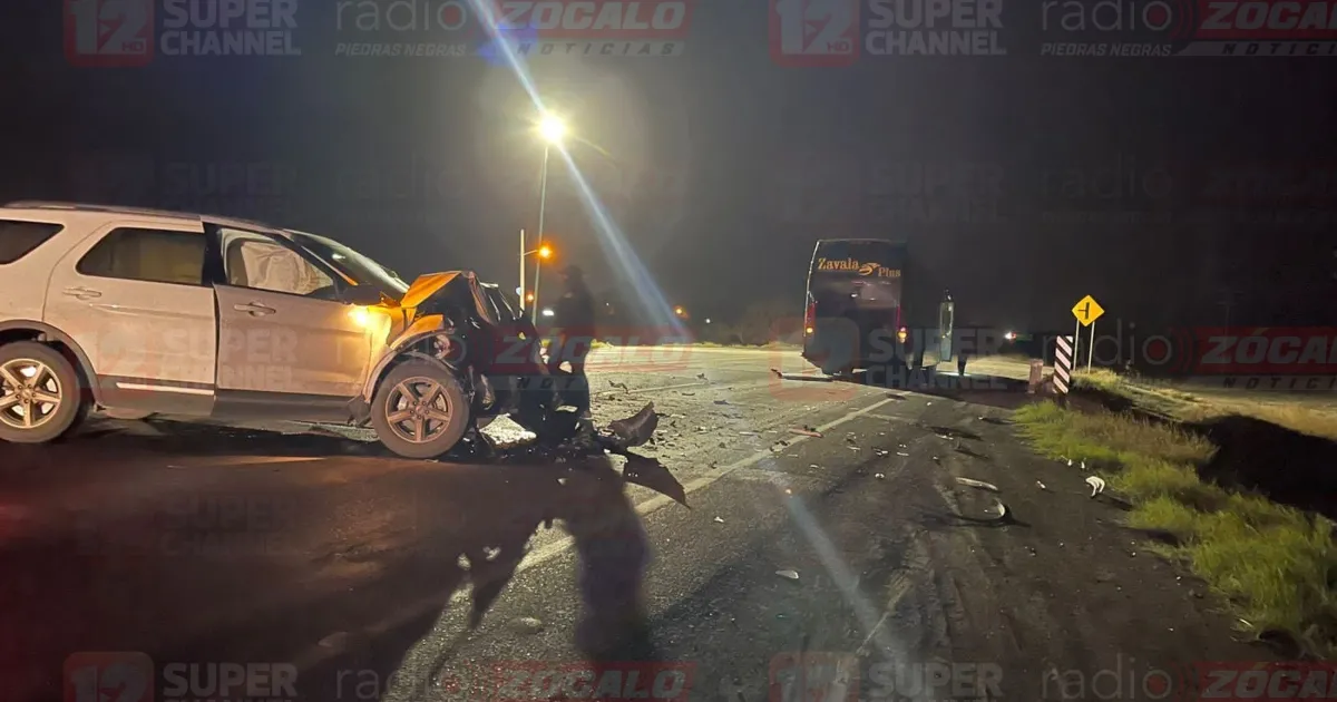 El golpe se debió al exceso de velocidad del que se desplazaba el conductor particulary tras el impacto quedó atrapado en el vehículo.