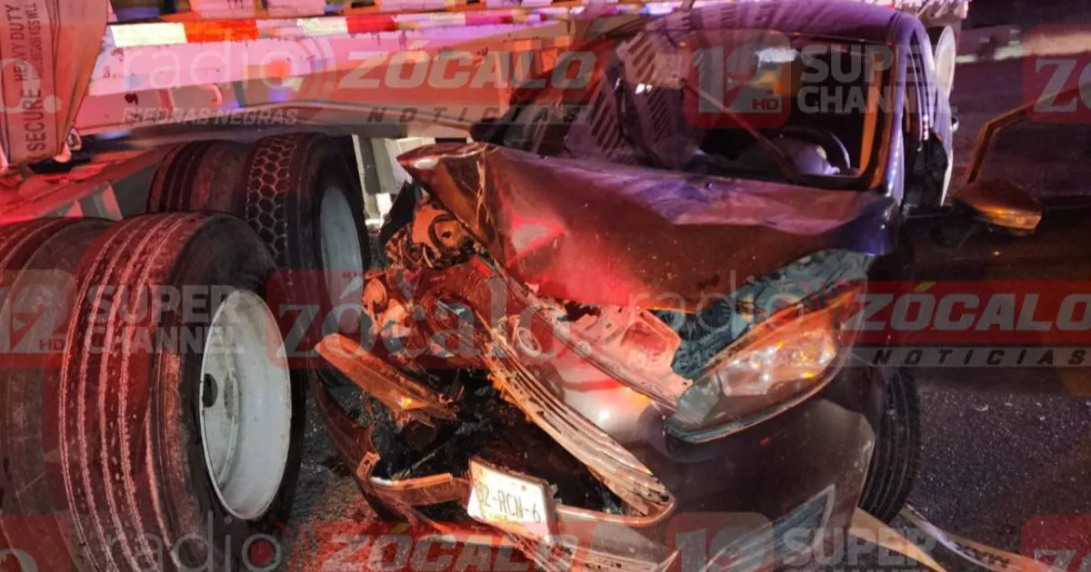 El accidente se originó luego de que el chofer de la pesada unidad invadió los dos carriles de circulación al intentar retornar a Piedras Negras