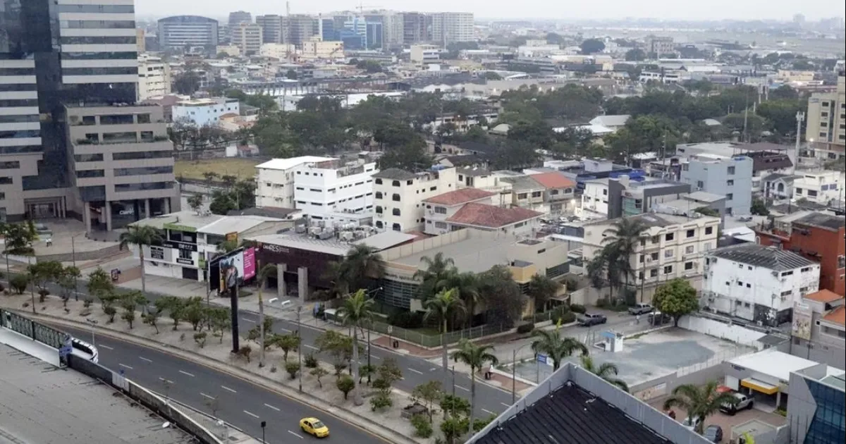 Escaso movimiento ciudadano en Ecuador tras jornada violenta; Palacio de Gobierno es resguardado por militares