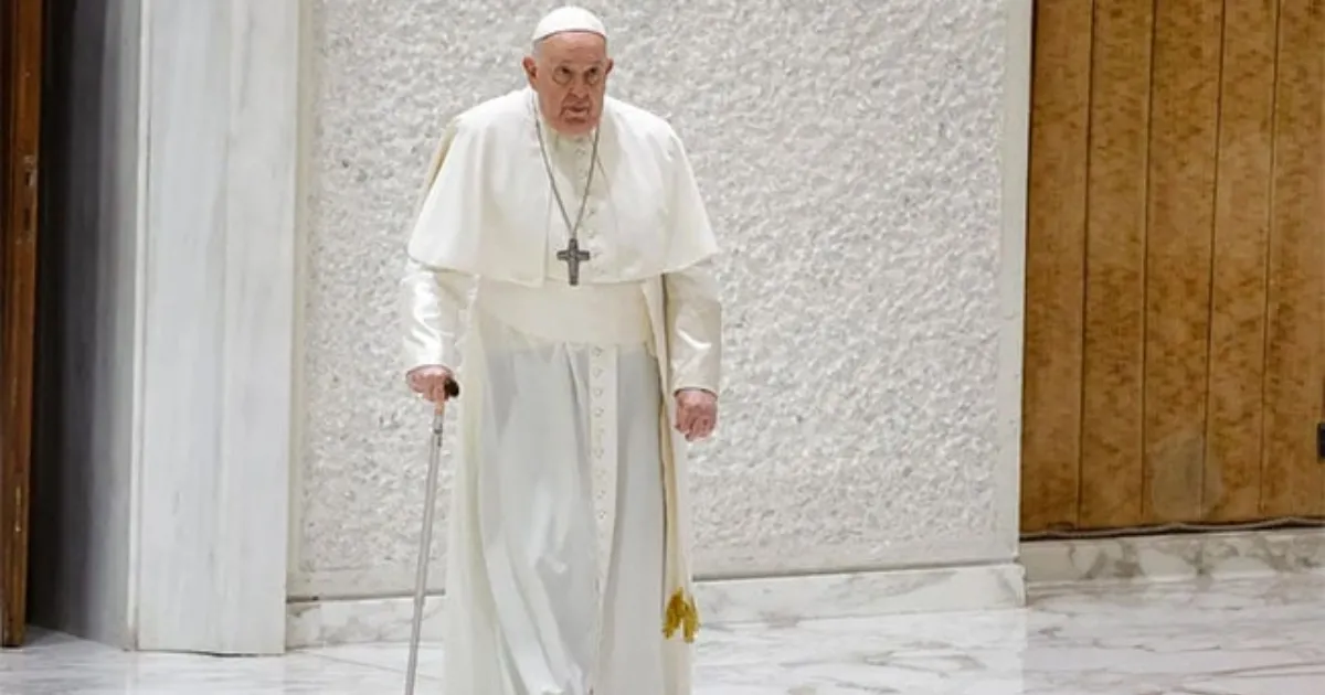 Milei deja atrás sus polémicas con el papa Francisco y le invita a visitar Argentina