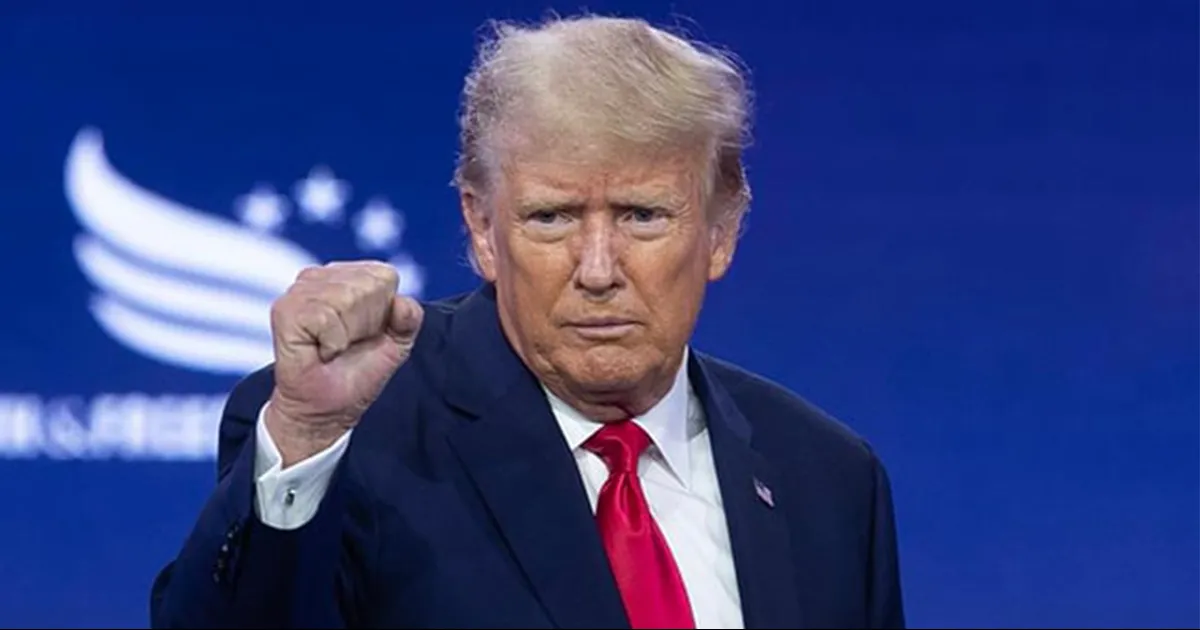 Posponen juicio a Trump por difamación por enfermedad de un miembro del jurado