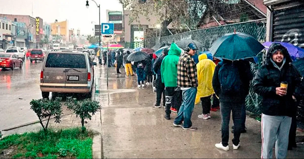 Quienes no fueron atendidos el lunes, se les dio una ficha para que regresen a terminar su trámite del 23 al 25 de enero, con todos los requisitos.
