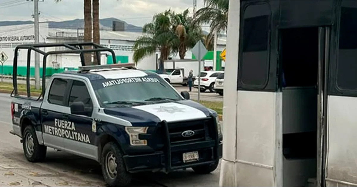 Agentes retienen autobús con 42 migrantes en Torreón