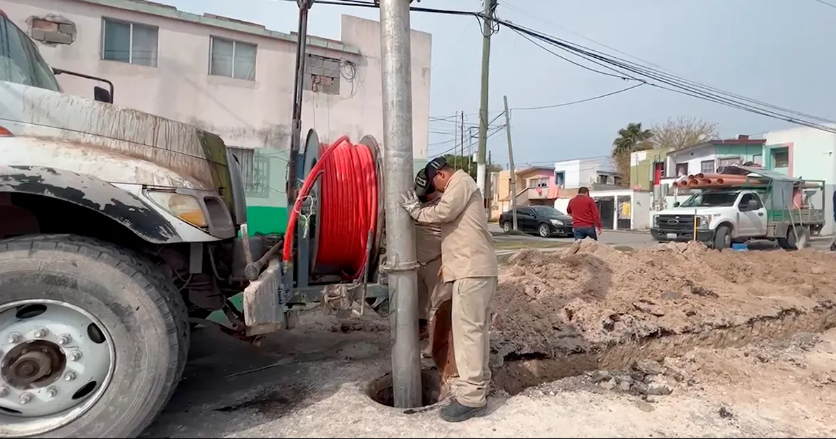 Atiende SIMAS reparaciones de drenaje en colonia Central y Doña Pura