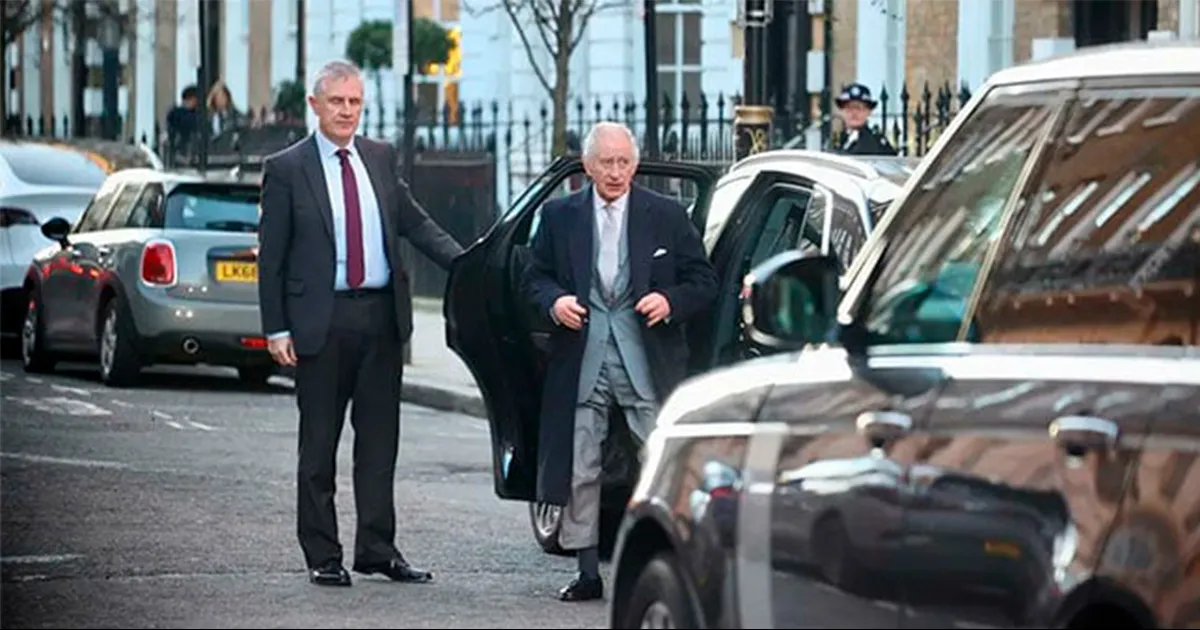 El rey Carlos III se encuentra ‘bien’ tras ser operado de un agrandamiento de la próstata