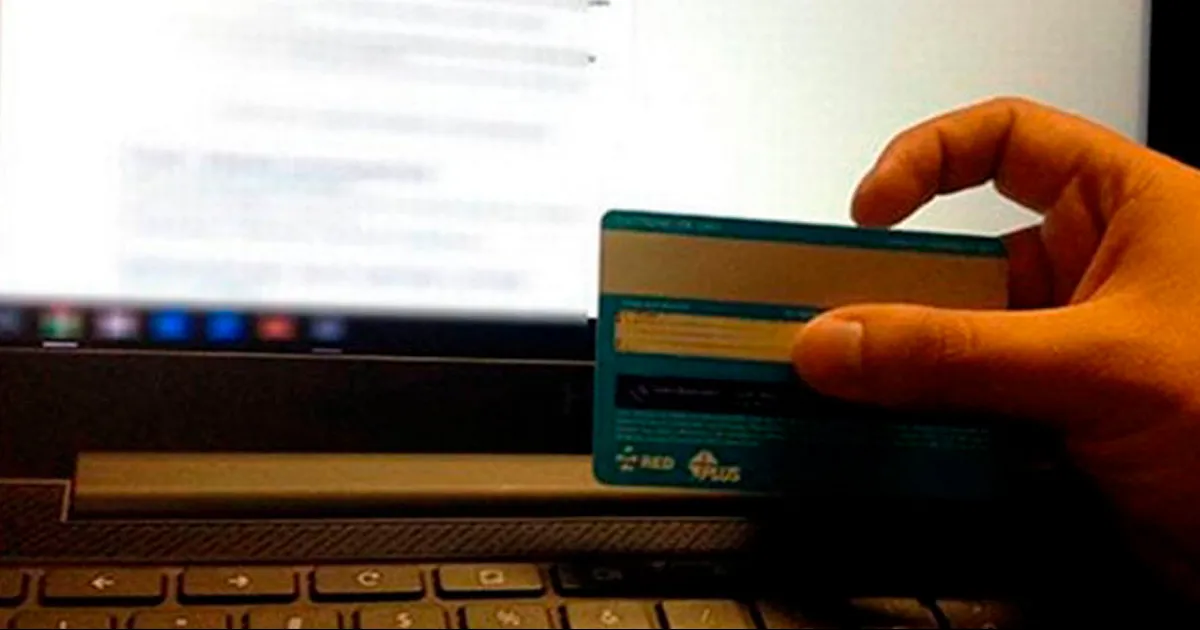 A través de llamadas telefónicas, los delincuentes cibernéticos están extorsionando a los ciudadanos.