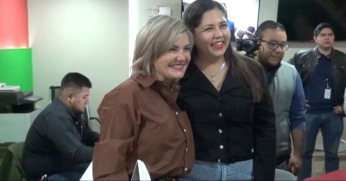 Norma Treviño y Pily Valenzuela revisan proyectos n materia de drenaje y agua potable en el sector San Ramón