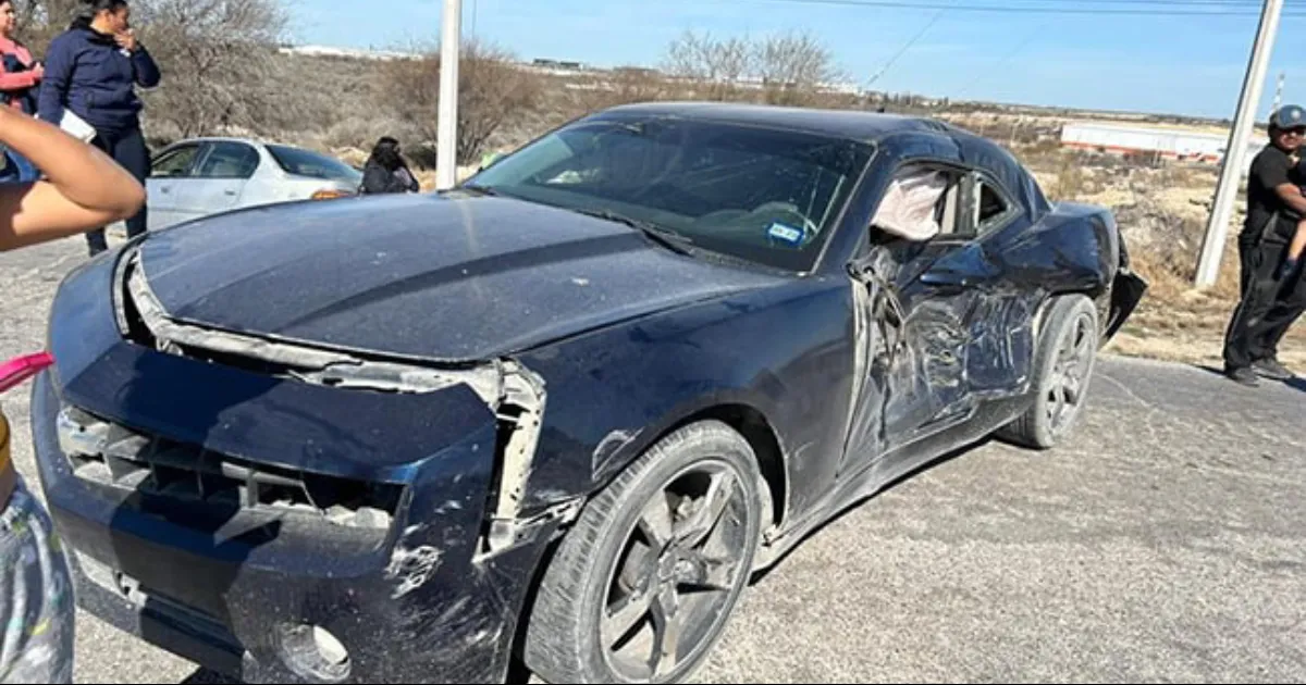 Resultaron dos vehículos más dañados, no reportan personas lesionadas.