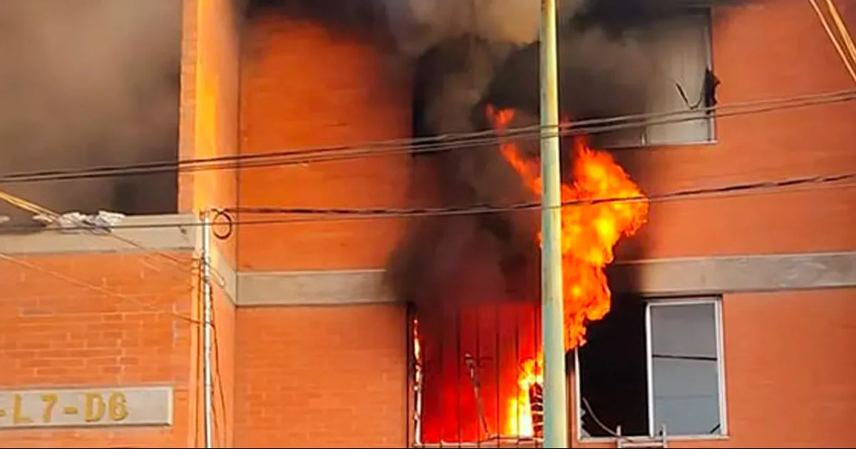 Incendio en unidad habitacional en Edomex deja una joven muerta y 14 heridos; edificio está por colapsar