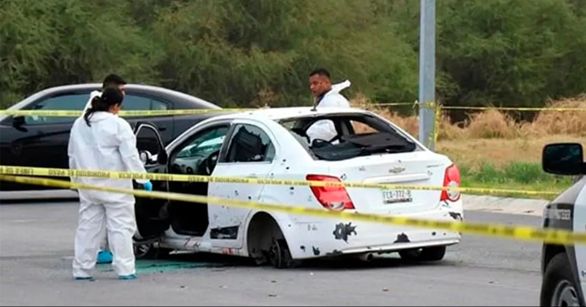 La persecución y balacera, reportada alrededor de las 00:15 horas, terminó a la altura del kilómetro 8 de la vía a la terminal aérea