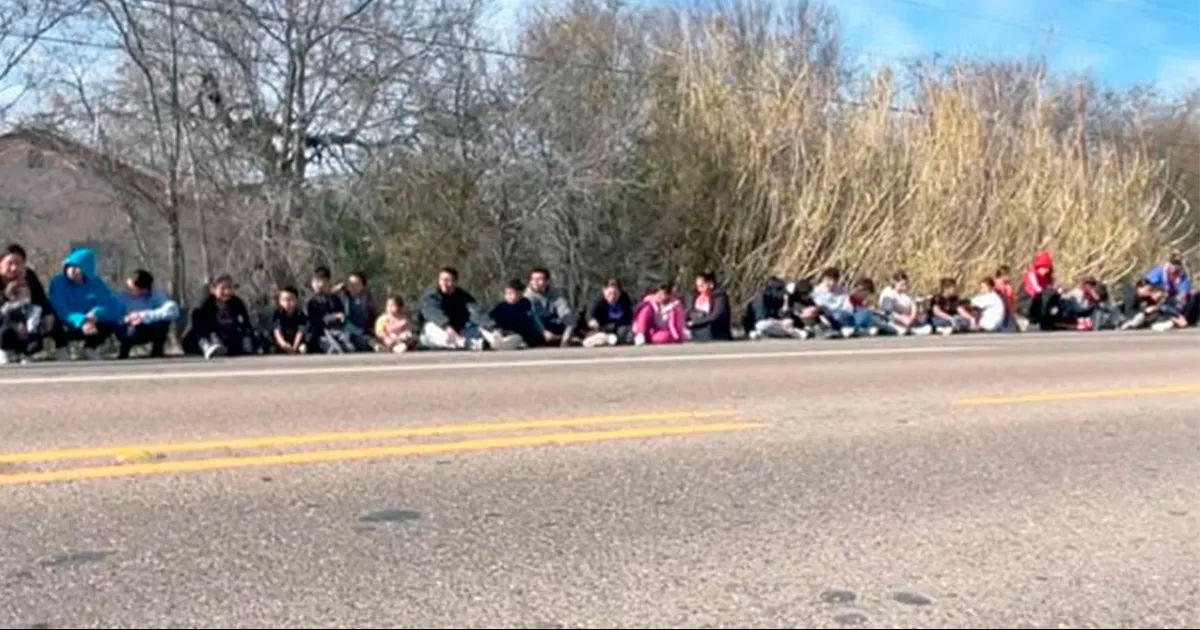 Caminaban a la orilla de la carretera 277 cerca de El Quemado