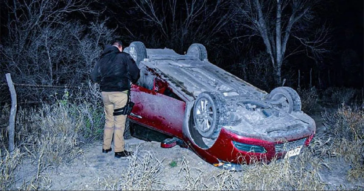 Hombre en estado de ebriedad provoca aparatosa volcadura en Nueva Rosita