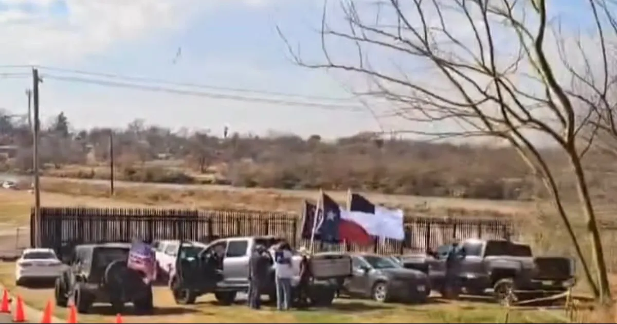 Llegan poco a poco a Eagle Pass los patriotas antinmigrantes