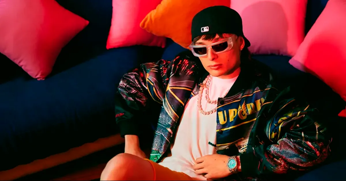 El exitoso cantante del corrido tumbado, recibió el premio a “Mejor álbum de música mexicana”