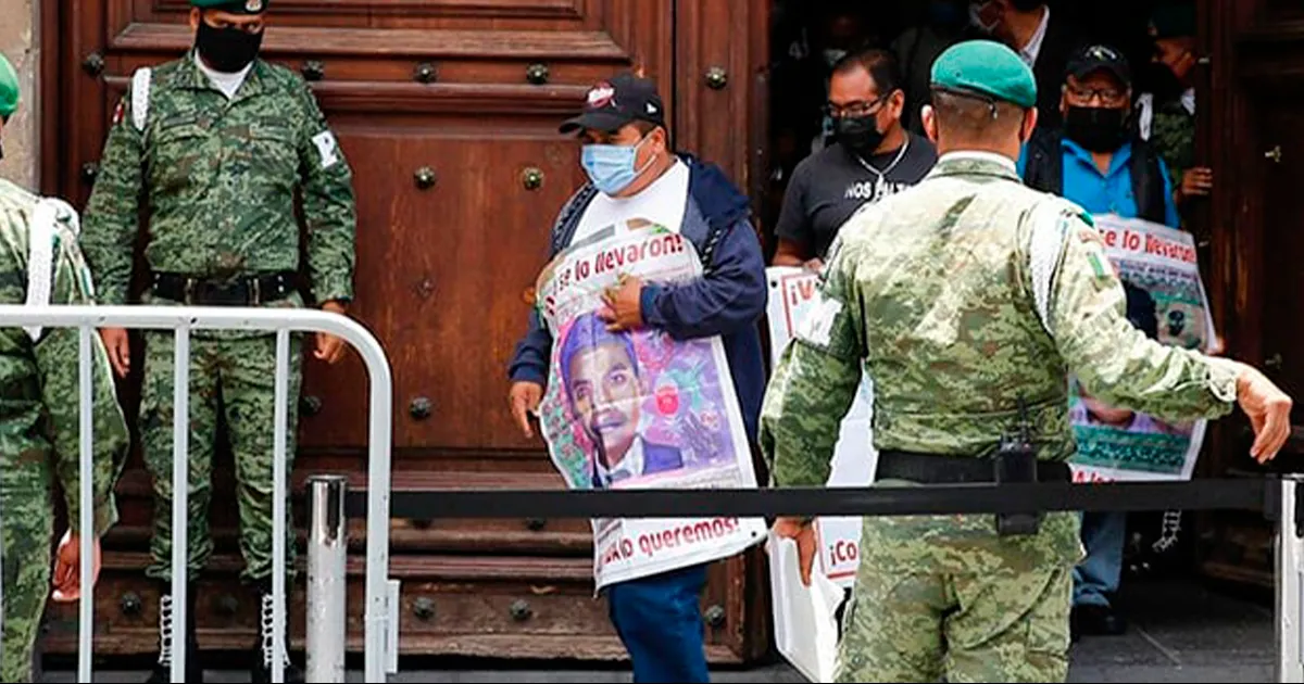 En su obra (que saldrá a la venta la próxima semana bajo el sello Planeta), el mandatario aborda ampliamente su último y principal pendiente de sus promesas de campaña: el esclarecimiento del caso Ayotzinapa.