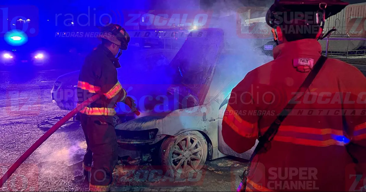 Se incendia auto en Acuña