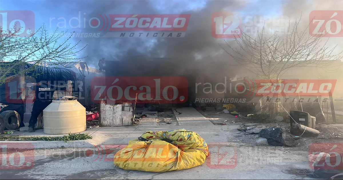 Incendio deja fuertes daños materiales en un domicilio en Nava Coahuila
