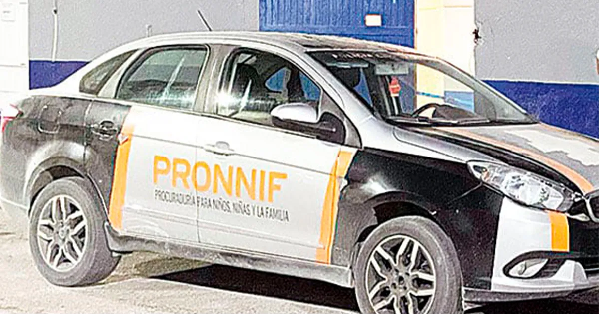 Padres ya no querían cuidar de su hijo; lo regalan a la policía