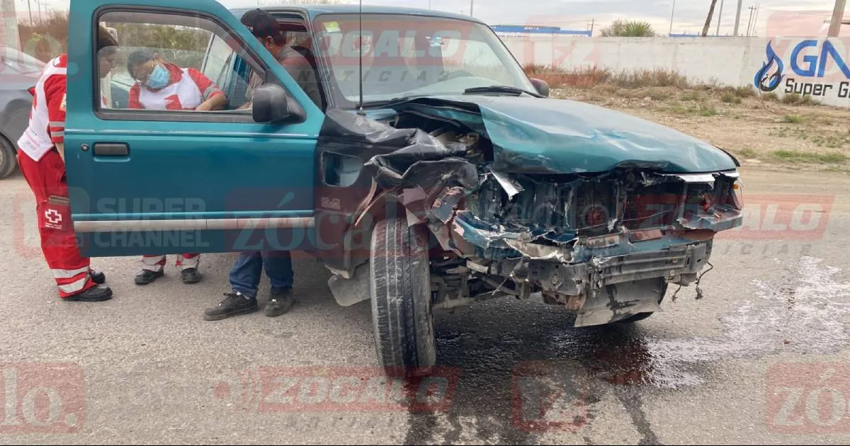 Trailer michoacano destroza camioneta en Sabinas, Coahuila
